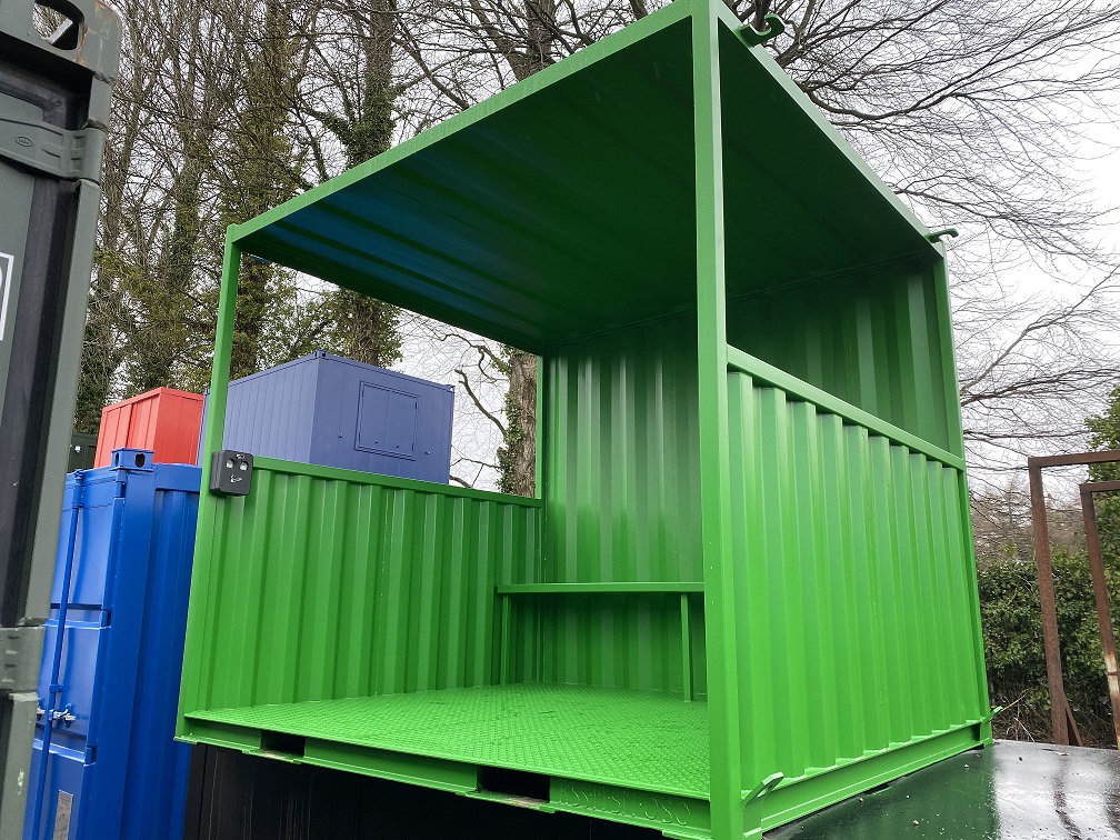 smoking shelter in green