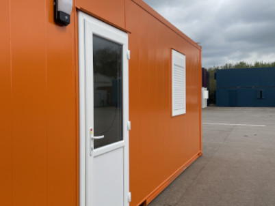Smooth sided container